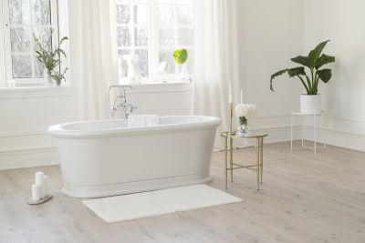 Luxury Spa-Style Tub